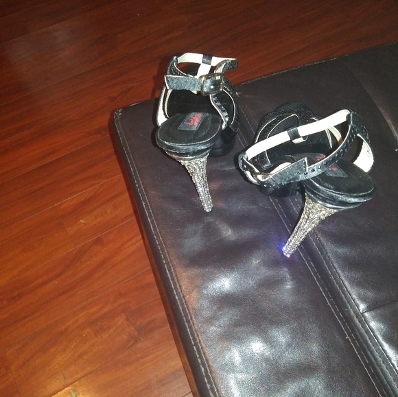 Ladies size 8 high heel shoes - Picture 6 of 7